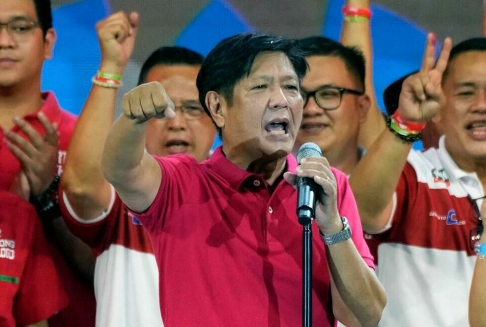 Bongbong Marcos er sønn av diktatoren Ferdinand Marcos. Flertallet stemte ham til seier fordi de oppfatter ham som arvtaker etter den autoritære og populære presidenten Rodrigo Duterte. Bongbong Marcos er sønn av diktatoren Ferdinand Marcos. Flertallet stemte ham til seier fordi de oppfatter ham som arvtaker etter den autoritære og populære presidenten Rodrigo Duterte. Foto: Aaron Favila / AP/NTB