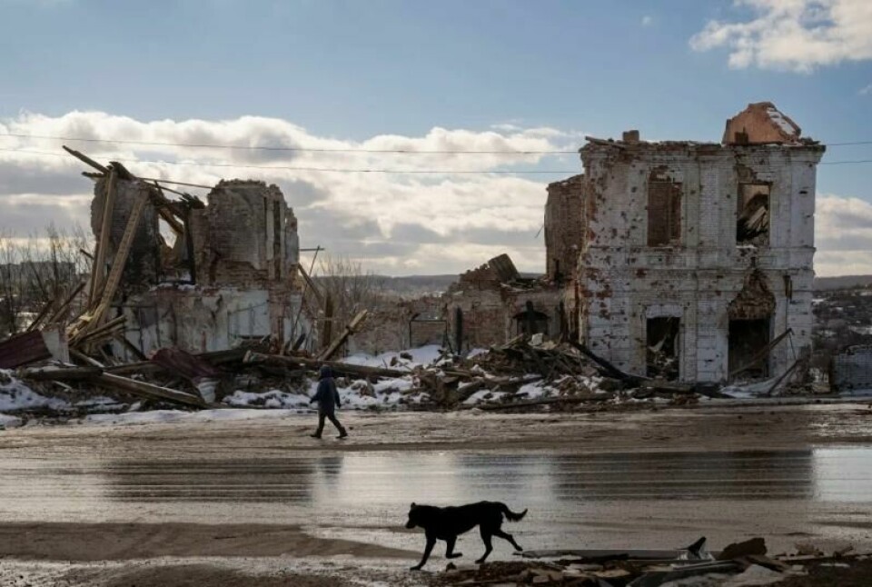 En bygning ødelagt av et russisk missil i Kupyansk 20. februar 2023. En bygning ødelagt av et russisk missil i Kupyansk 20. februar 2023. Foto: Vadim Ghirda / AP / NTB