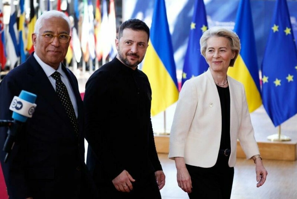 Norge ble brifet av EU-rådets president Antonio Costa (t.v.) og EU-kommisjonens president Ursula von der Leyen (t.h.) etter torsdagens toppmøte, der Ukrainas president Volodymyr Zelenskyj deltok.
