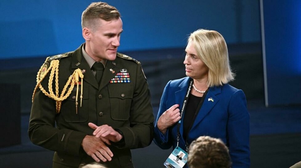 Bridget A. Brink (til høyre) er USAs ambassadør til Ukraina.