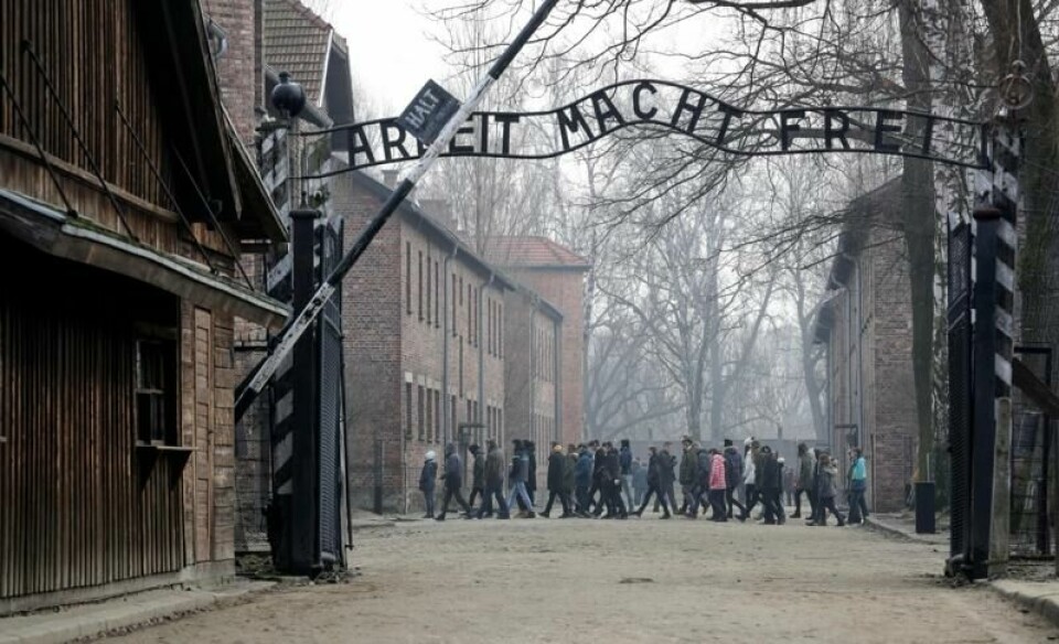 Porten til den opprinnelige konsentrasjonsleiren Auschwitz, som for mange er selve symbolet på Nazi-Tysklands folkemord og forsøk på å utrydde Europas jøder. Arkivfoto: Michael Sohn / AP / NTB