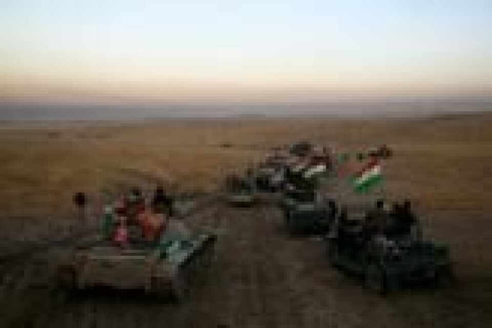 En peshmergakonvoi på vei mot fronten under offensiven mot IS i Mosul. Arkivfoto fra oktober 2016. En peshmergakonvoi på vei mot fronten under offensiven mot IS i Mosul. Arkivfoto fra oktober 2016.