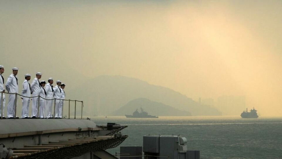 Her er mannskapet om bord på USS George Washington avbildet da skipet forlot havnen i Hongkong november 2011. Her er mannskapet om bord på USS George Washington avbildet da skipet forlot havnen i Hongkong november 2011. Foto: Erin Devenberg / U.S. Navy/Reuters/NTB
