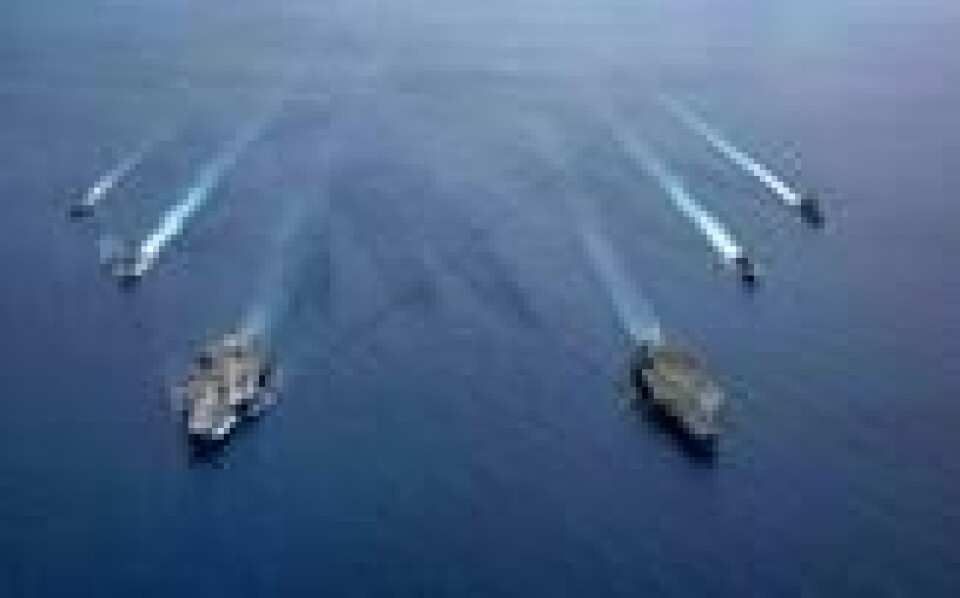 Hangarskipene USS Ronald Reagan og USS Nimitz på vei inn i Sørkinahavet, under en tidligere marineøvelse. Hangarskipene USS Ronald Reagan og USS Nimitz på vei inn i Sørkinahavet, under en tidligere marineøvelse. Foto: Petty Officer 3rd Class Jason Tarleton / AP / NTB scanpix