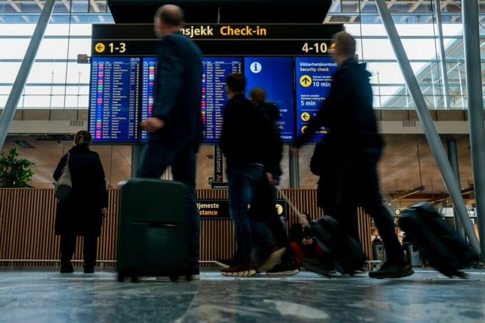 Det er ikke bare prisen på flybilletten man bør tenke på når man planlegger å reise. Andre faktorer som lite kø i sikkerhetskontrollen og færre flyforsinkelser er også noe man bør være oppmerksom på, mener ekspertene. Det er ikke bare prisen på flybilletten man bør tenke på når man planlegger å reise. Andre faktorer som lite kø i sikkerhetskontrollen og færre flyforsinkelser er også noe man bør være oppmerksom på, mener ekspertene. Foto: Fredrik Varfjell / NTB