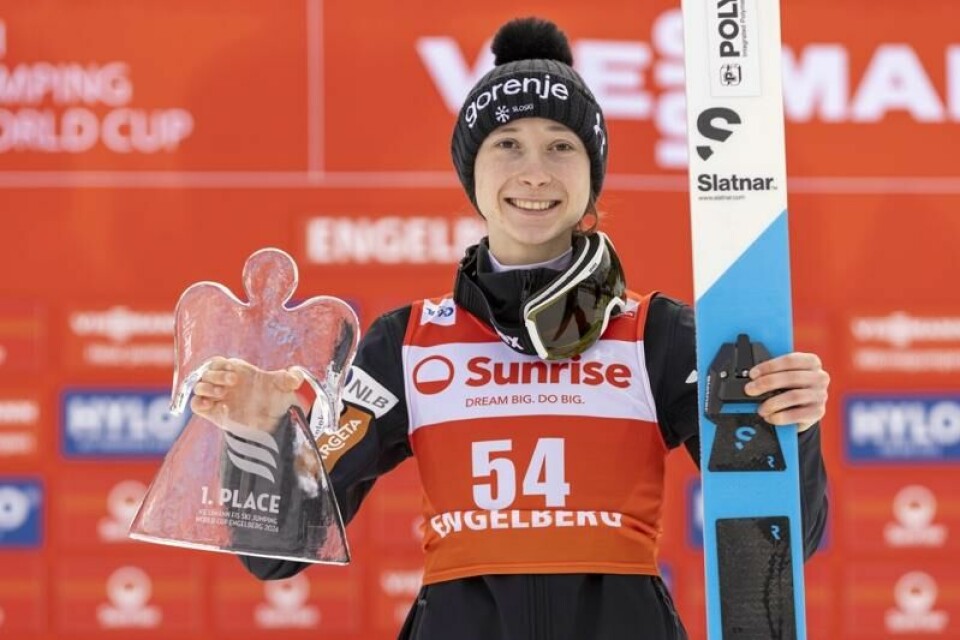 Nika Prevc vant den tyske minihoppuka med seier i begge rennene. Her etter seieren i Engelberg rett før jul.