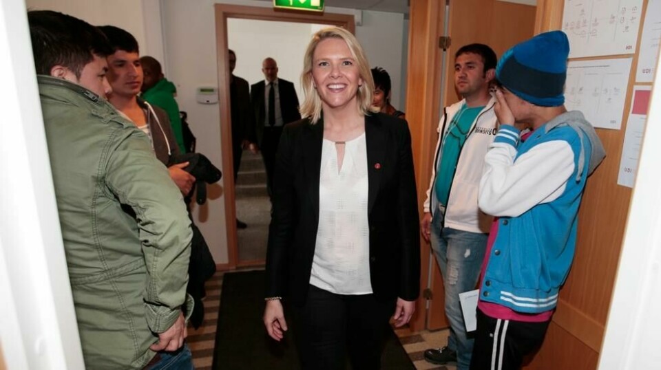 Europeiske grensekontroller har fått antallet asylsøkere til Norge til å falle drastisk. Her besøker integreringsminister Sylvi Listhaug et mottak i Drammen tidligere i år.
