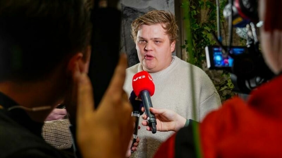 AUF-leder Gaute Børstad Skjervø møter pressen etter Aps sentralstyremøte på Youngstorget og møtet i samarbeidskomiteen mellom LO og Arbeiderpartiet mandag ettermiddag.