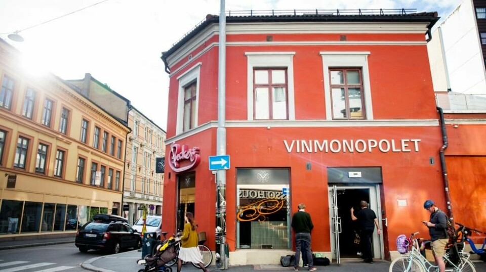 Denne påsken kan du handle vin til påskelammet på påskeaften. Her fra Vinmonopolets avdeling på Grünerløkka i Oslo.