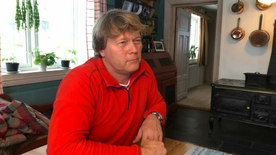 Morten Nordby (54) jobber som grunnskolelærer på Lillehammer. Han reagerte instinktiv på urettferdigheten da han hørte om førerkortkravene for eldre for fire år siden, og har siden det brukt mye tid på å sette seg inn i tall og statistikk knyttet til temaet. Morten Nordby (54) jobber som grunnskolelærer på Lillehammer. Han reagerte instinktiv på urettferdigheten da han hørte om førerkortkravene for eldre for fire år siden, og har siden det brukt mye tid på å sette seg inn i tall og statistikk knyttet til temaet. Foto: Elisabeth Bergskaug/ABC Nyheter