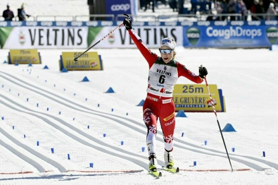 Therese Johaug i mål under kvinnenes 50 kilometer klassisk i verdenscupen i Lahti i Finland søndag.