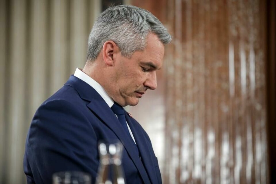 Østerrikes statsminister Karl Nehammer har hatt vanskelige uker og måneder. Nå gir han opp forsøket på å danne ny regjering og varsler at han går av.
