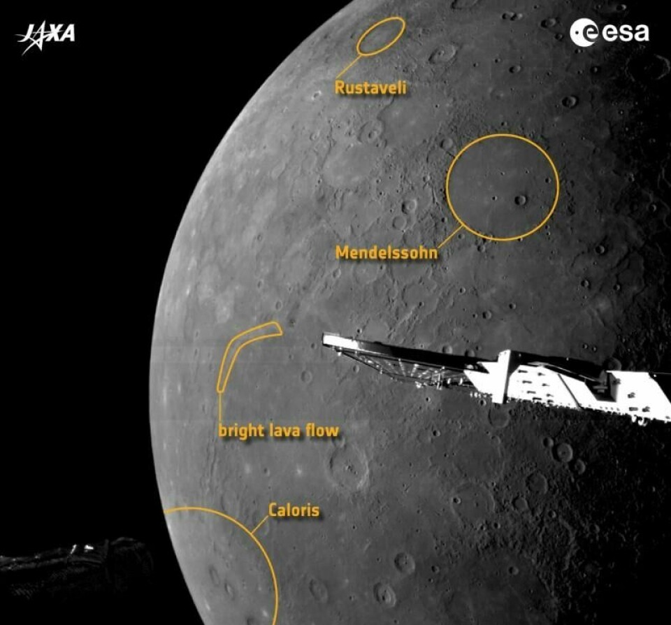 Kratrene Mendelssohn og Rustaveli er glattet ut av lava. Kratrene Mendelssohn og Rustaveli er glattet ut av lava. Foto: ESA/BepiColombo/MTM