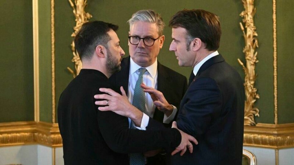 Frankrikes president Emmanuel Macron og Storbritannias statsminister Keir Starmer foreslår en våpenhvile på én måned i Ukraina. Her sammen med president Volodymyr Zelenskyj i London.