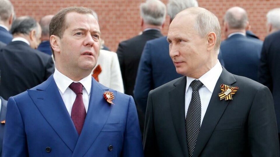 Dimitrj Medvedev sammen med Russlands president Vladimir Putin i 2019.