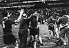 Spillere fra El Salvador feirer seiren over Honduras 27. juni 1969. Kampen ble spilt i Mexico. Foto: Wikimedia Commons.
