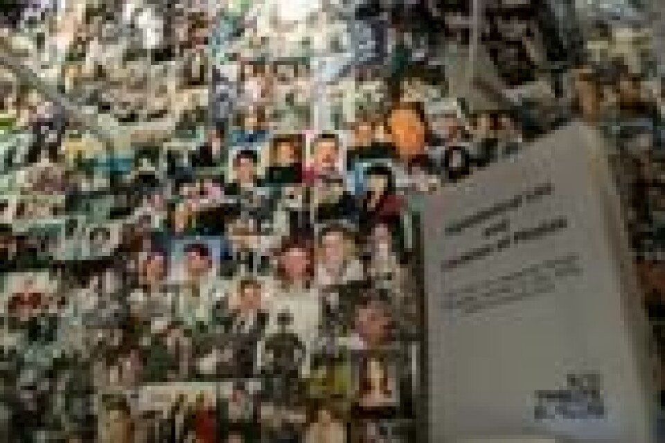 Fotografier av noen av de som døde under terrorangrepet er å finne på 9/11 museet i New York. Fotografier av noen av de som døde under terrorangrepet er å finne på 9/11 museet i New York.