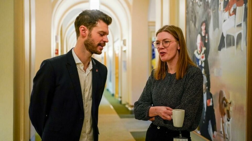 Bjørnar Moxnes og partileder Marie Sneve Martinussen i Rødt vil ha en endring av Grunnloven for å kreve større flertall når Stortinget vedtar å overføre myndighet ut av Norge. Foto: Terje Pedersen / NTB