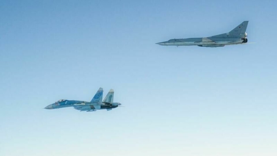 Dette bildet fra det svenske forsvaret skal vise to av flyene utenfor Gotland.