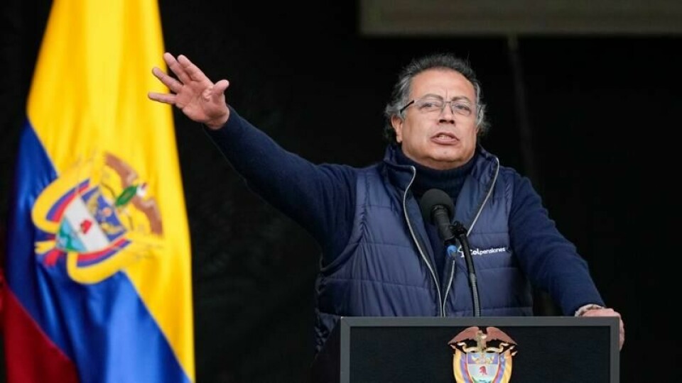 Colombias president Gustavo Petro, her i Bogota i juli, anklager ELN-geriljaen for krigsforbrytelser. Flere titall er drept i nye geriljaangrep nord i landet.