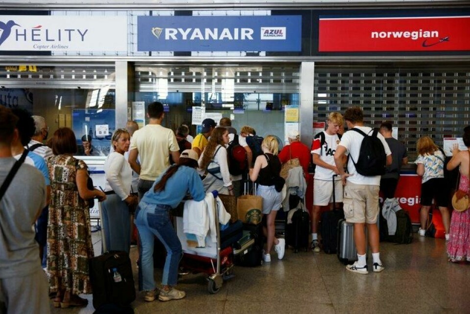 Flyselskapet Ryanair innfører nye regler for reisende, og gir saftige bøter dersom reglene ikke overholdes.