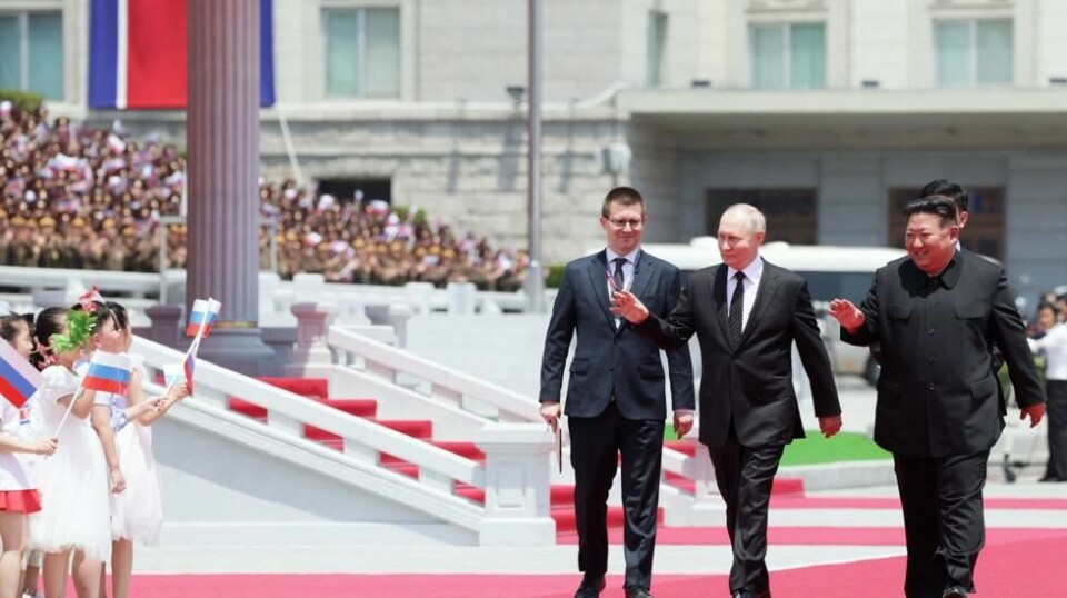 Onsdag ble Putin og Kim Jung-un møtt av en stor menneskemengde i Pyongyang.