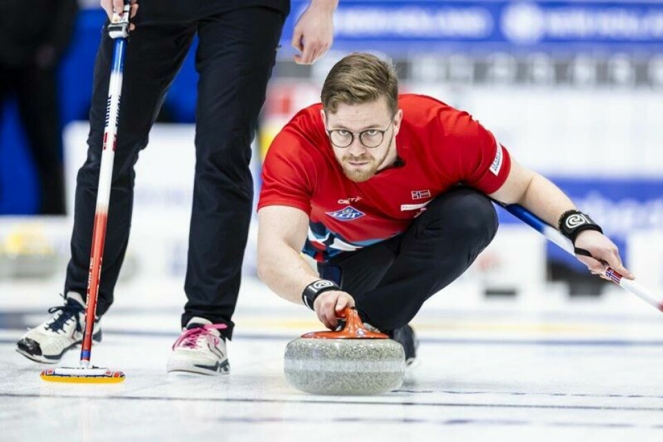 Norge, med skip Magnus Ramsfjell, vant mot både Tsjekkia og Tyskland i curling-VM søndag. Bildet er tatt under en tidligere kamp.