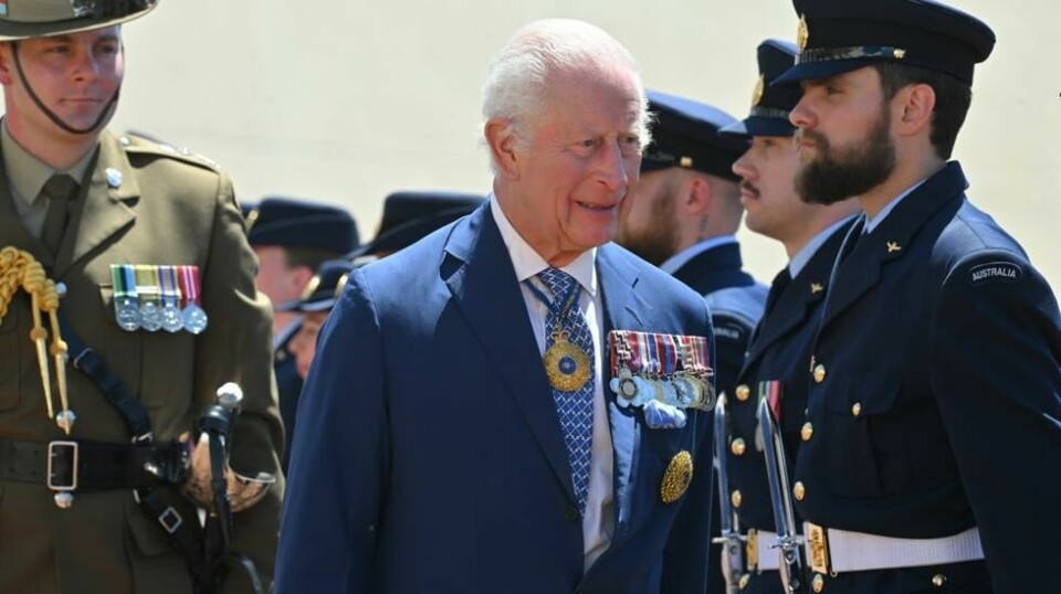 Storbritannias kong Charles er på reise i Australia. Mandag ropte en australsk politiker antikolonialistiske slagord mot ham. Foto: Mick Tsikas / Pool via AP / NTB
