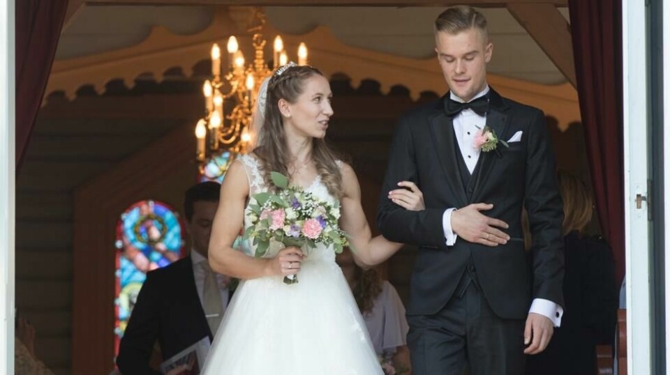 Filip Ingebrigtsen og Astrid Mangen Cederkvist etter bryllupet i Mangen kapell. Foto: Vidar Ruud / NTB scanpix