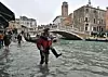 Venezia står i faresonen for ødeleggelse på grunn av klimaendringer. Her ved en flom i 2012. Foto: Luigi Costantini / AP
