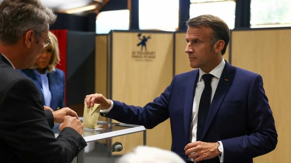 Emmanuel Macron varslet søndag nyvalg i Frankrike. Foto: Hannah McKay / AP / NTB