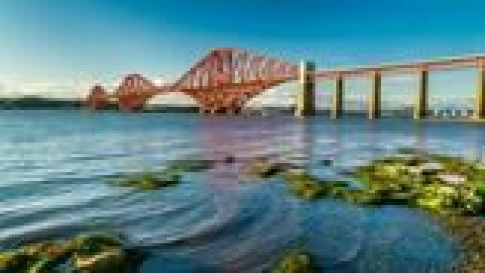 På en togtur over Forthbroen, i nærheten av Edinburgh, spurte Matt om Christine ville gifte seg med ham. På en togtur over Forthbroen, i nærheten av Edinburgh, spurte Matt om Christine ville gifte seg med ham. Foto: Shaiith / Shutterstock / NTB scanpix