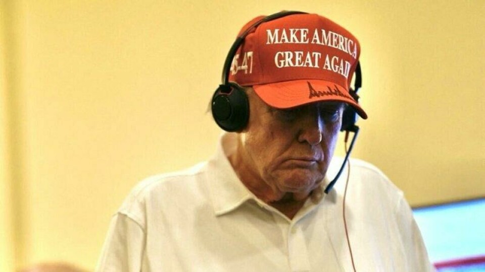 Donald Trump ser på angrepene som sendes mot Jemen. Donald Trump ser på angrepene som sendes mot Jemen. Foto: Reuters / NTB