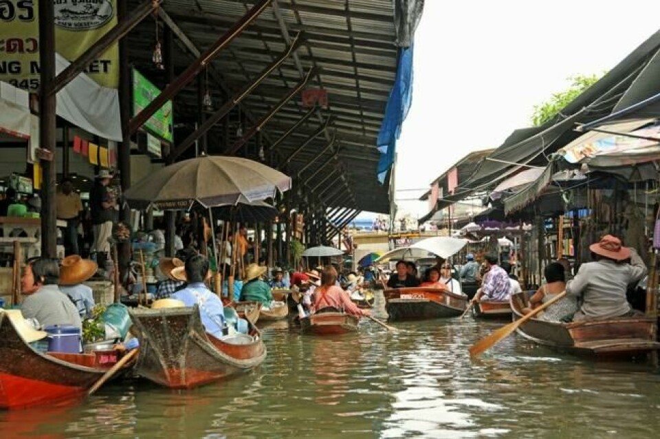 Flytemarkedene er populære turistattraksjoner i Thailand. Flytemarkedene er populære turistattraksjoner i Thailand. Foto: Dennis Jarvis/Flickr/CC