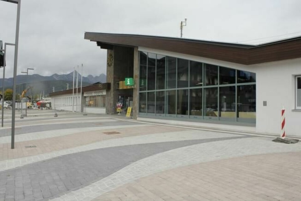 At Seefeld fikk ski-VM, førte til vesentlige oppgraderinger. Jernbanestasjonen har blant annet blitt pusset opp. At Seefeld fikk ski-VM, førte til vesentlige oppgraderinger. Jernbanestasjonen har blant annet blitt pusset opp. Foto: Stein Erik Kirkebøen