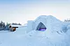 Arctic Snow Hotel byr på det som skal være verdens eneste badstue bygget av is og snø. Foto: Arctic SnowHotel Glass Igloos