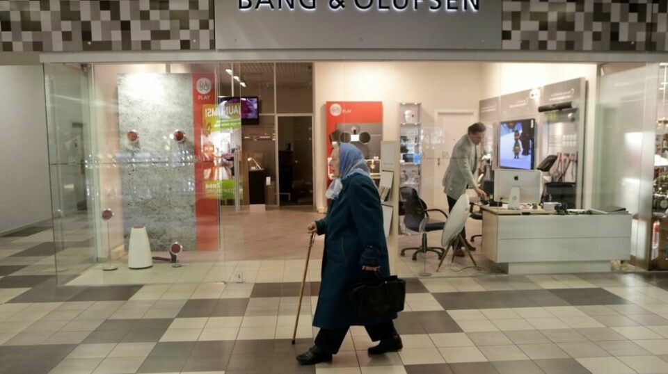 En av hovedutfordringene for elektronikkgiganten Bang & Olufsen har vært den tøffe konkurransen fra kjeder som tilbyr rimeligere produkter. Her fra en B&O-butikk i Riga i Latvia. REUTERS/Ints Kalnins (LATVIA - Tags: BUSINESS)