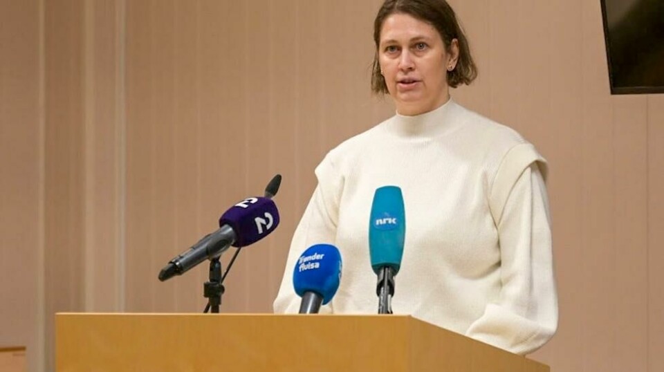 Linn Beate Skogholt ble konstituert kommuneoverlege etter at politiet startet etterforskning av den omfattende overgrepssaken mot kollegaen hennes i 2022. Her under en pressekonferanse om overgrepssaken i kommunen i 2023.