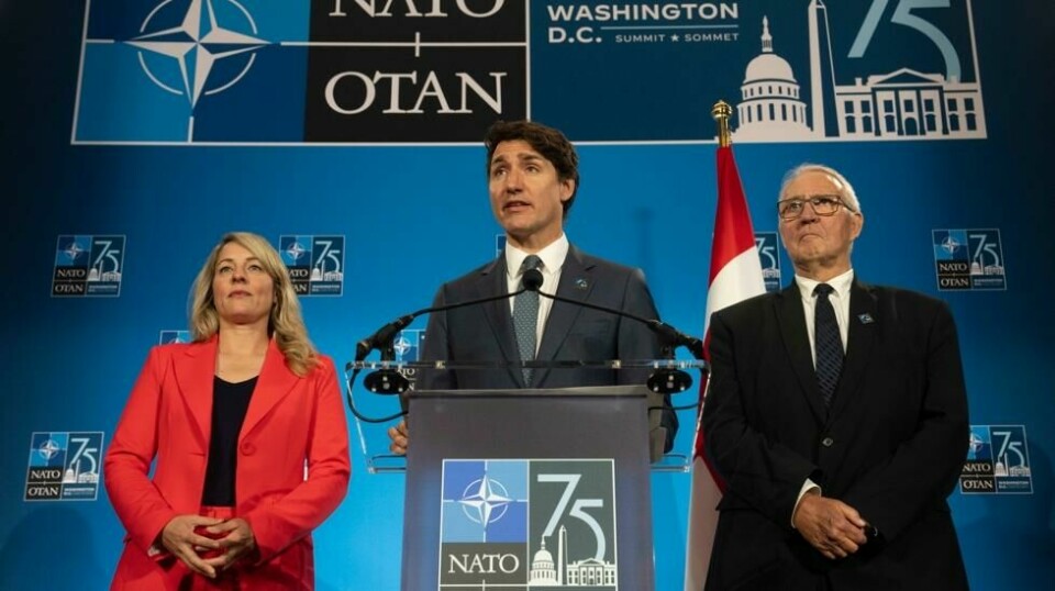 Utenriksminister Mélanie Joly, forsvarsminister Bill Blair og statsminister Justin Trudeau under et pressemøte i forbindelse med Nato-toppmøtet i Washington nylig. Foto: The Canadian Press via AP / NTB