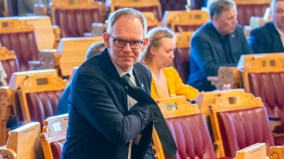 Forsknings- og høyere utdanningsminister Oddmund Hoel (Sp) forteller at Norge har fått en ny superdatamaskin.