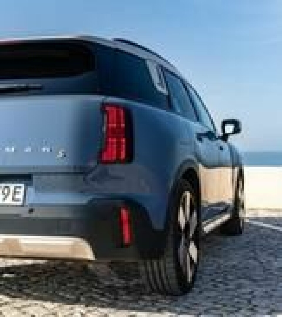 Fasongen på lyktene kan nesen minne litt om en de maskuline trekkene en Range Rover har. Fasongen på lyktene kan nesen minne litt om en de maskuline trekkene en Range Rover har. Foto: Bernhard Filser
