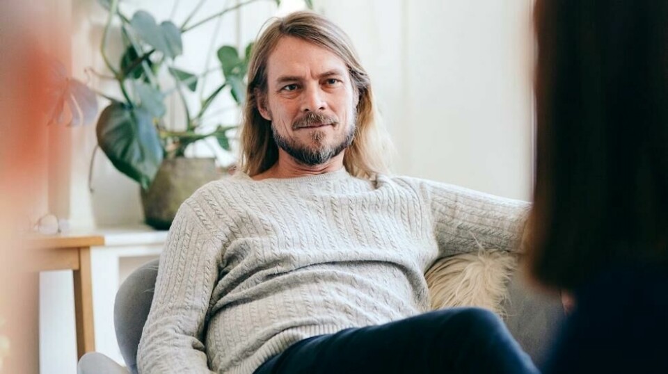 Psykolog Peder Kjøs er blant annet kjent fra NRK-serien «Jeg mot meg» og podkasten «Hos Peder». I år ga han ut en bok om det å være alene.
