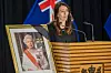 Dronning Elizabeth viet hele sitt liv til å tjene andre, lyder hyllesten fra New Zealands statsminister Jacinda Ardern etter dronningens bortgang. Foto: Mark Mitchell / New Zealand Herald via AP / NTB Foto: NTB
