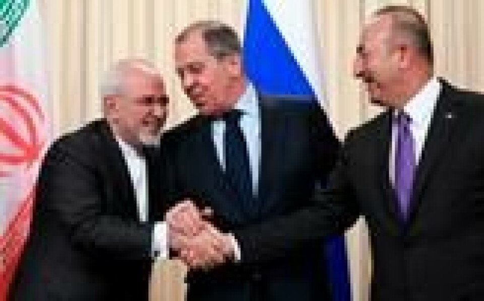 God stemning: Den 28. april møttes utenriksministre fra Iran Mohammad Javad Zarif (f.v), russiske Sergej Lavrov og tyrkiske Mevlut Cavusoglu i Moskva. Lavrov gir Cavusoglu full støtte i striden mot USA. God stemning: Den 28. april møttes utenriksministre fra Iran Mohammad Javad Zarif (f.v), russiske Sergej Lavrov og tyrkiske Mevlut Cavusoglu i Moskva. Lavrov gir Cavusoglu full støtte i striden mot USA. Foto: Alexander Nemenov / AFP / NTB scanpix
