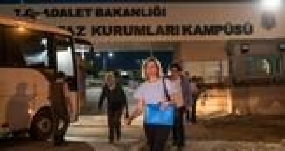 Norine Brunson, kona til pastor Andrew Brunson, utenfor fengselskomplekset i Aliaga, nord for Izmir, der hennes ektemann er fengslet. Norine Brunson, kona til pastor Andrew Brunson, utenfor fengselskomplekset i Aliaga, nord for Izmir, der hennes ektemann er fengslet. Foto: Bulent Kilic / AFP / NTB scanpix