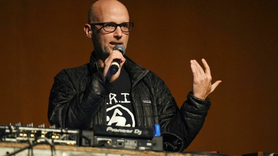 Artisten Moby får mye kritikk for sine pandemi-uttalelser på sosiale medier. Her fra en konsert i Los Angeles i 2018.