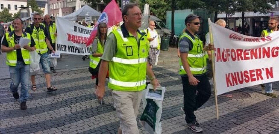 HAVNEDEMONSTRASJON: Bryggesjauere demonstrerer etter å ha blitt skviset ut fra Oslo Havn. HAVNEDEMONSTRASJON: Bryggesjauere demonstrerer etter å ha blitt skviset ut fra Oslo Havn. Foto: Ola Karlsen / ABC Nyheter