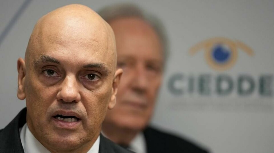 Den brasilianske høyesterettsdommeren Alexandre de Moraes (bildet) skrev et nytt kapittel i striden med Elon Musk da han fredag beordret meldingstjenesten X stengt i Brasil. Foto: AP / NTB