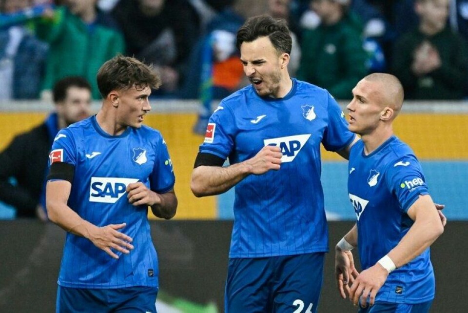 Leo Skiri Østigård (til h.) ble utvist for Hoffenheim lørdag. Bildet er fra en kamp tidligere denne sesongen.