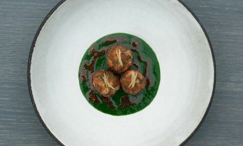 På Københavns berømte Michelin-restaurant Noma kan du for eksempel få fiskekake laget av sei, servert med en musling- og persillesaus, ristet tang og saltede plommer. På Københavns berømte Michelin-restaurant Noma kan du for eksempel få fiskekake laget av sei, servert med en musling- og persillesaus, ristet tang og saltede plommer. Foto: Thomas Degner